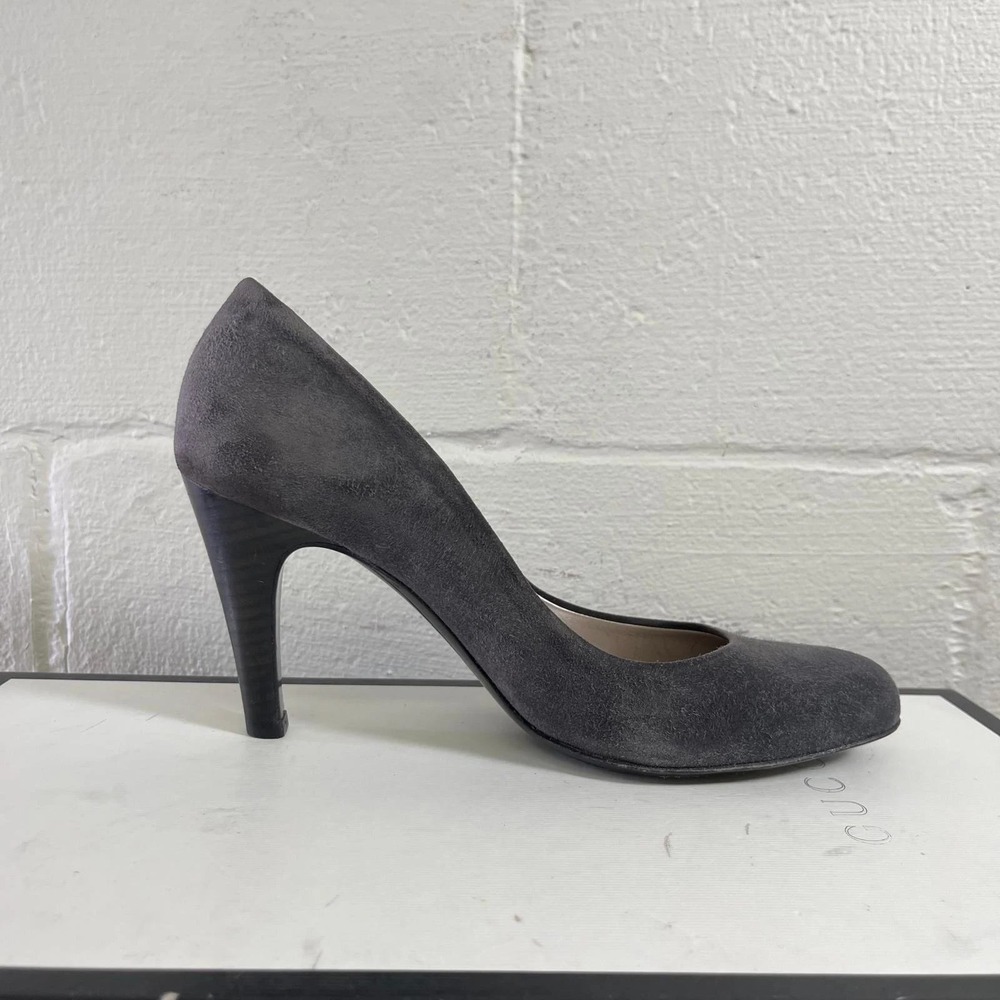 Salvatore Ferragamo Grey Suede Pump Heels Slip On Womens Size 7 US Made In Italy - Picture 2 of 15